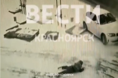 Вышла шатаясь: появилось жесткое видео, как BMW сносит школьника на тротуаре