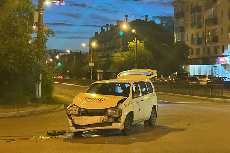 Машина ЧОП «Партнер» попала в ДТП в центре Читы