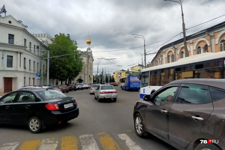 Этим летом в Ярославле будут ремонтировать Первомайскую улицу по всей длине — от Волжской набережной до площади Богоявления Этим летом в Ярославле будут ремонтировать Первомайскую улицу по всей длине — от Волжской набережной до площади Богоявления