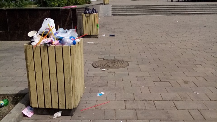 Заваленную мусором площадь Ленина в Чите показали жители