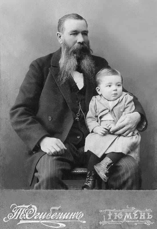 Эдвард Вардроппер с ребенком