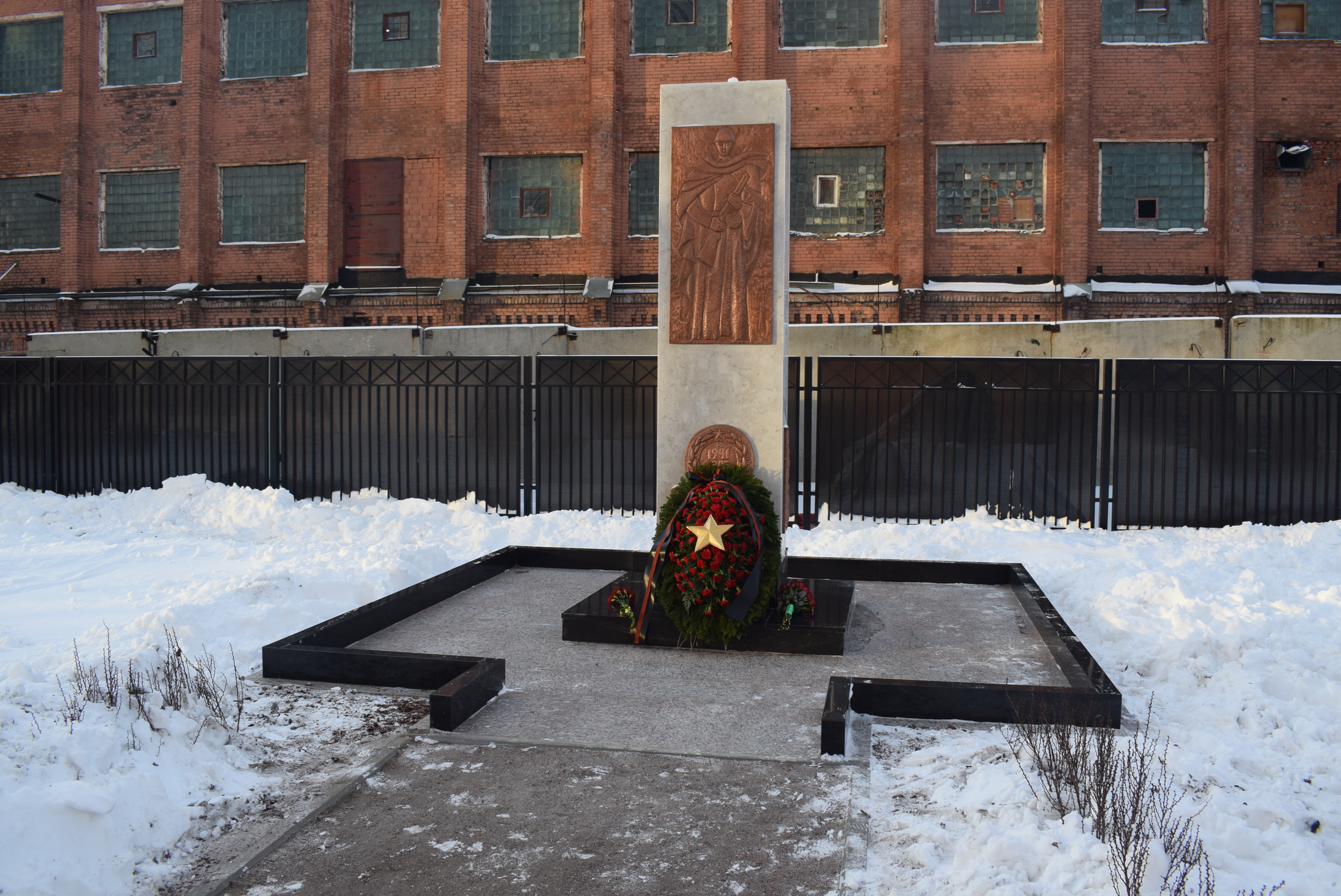 Памятник 238 рабочим завода «Трубосталь»