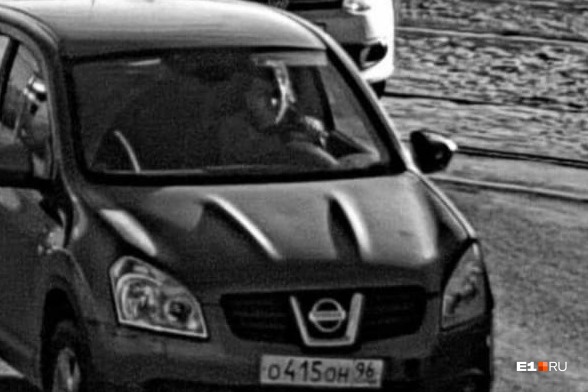 В Екатеринбурге угонщики ездят по городу на ворованном автомобиле под камерами, но их не могут поймать