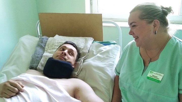 Новокузнецкая медсестра спасла мужчину во время отдыха у озера. Он нырнул, сломал шею и начал тонуть