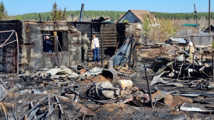 Отец детей, сгоревших на пожаре на Урале, умер в больнице
