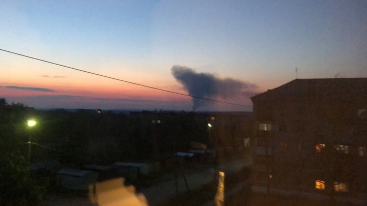 Жители Кизеловского округа задыхаются от лесного пожара. В МЧС говорят, что угрозы населению нет