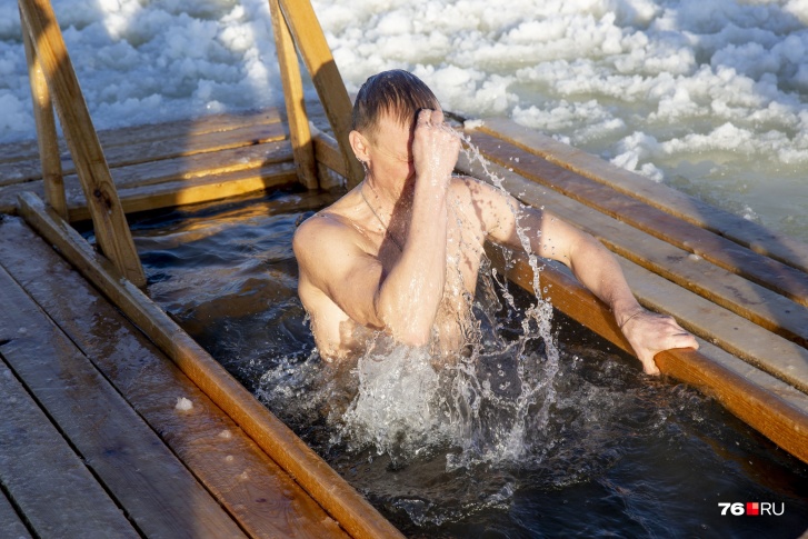 Погружаться в ледяную купель — необязательный ритуал праздника Крещения Господня