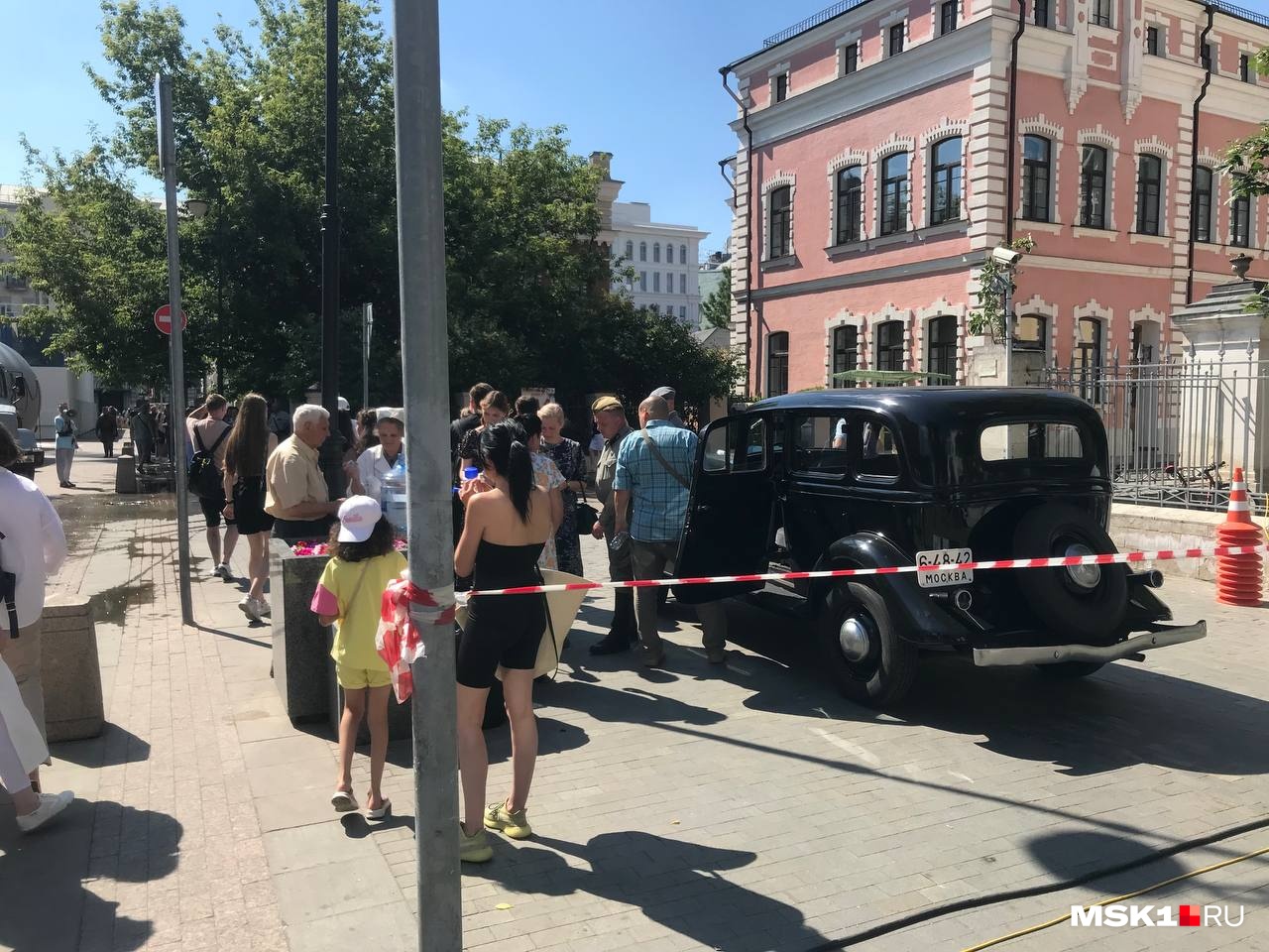 Массовка, ретроавтомобили — мотор, камера Массовка, ретроавтомобили — мотор, камера