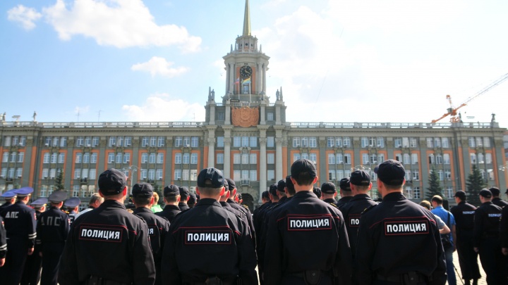 На улицы Екатеринбурга выведут больше полицейских и дружинников. Рассказываем зачем