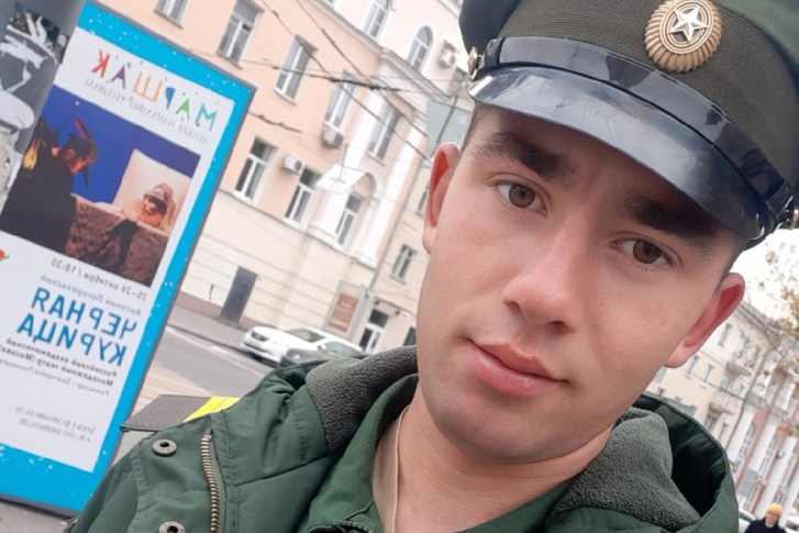 Александр Чеботарь после окончания техникума пошел в армию и через полгода заключил контракт на военную службу Александр Чеботарь после окончания техникума пошел в армию и через полгода заключил контракт на военную службу