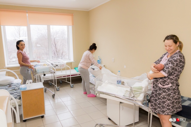 Средний возраст молодой мамы в Самарской области приблизился к 30 годам