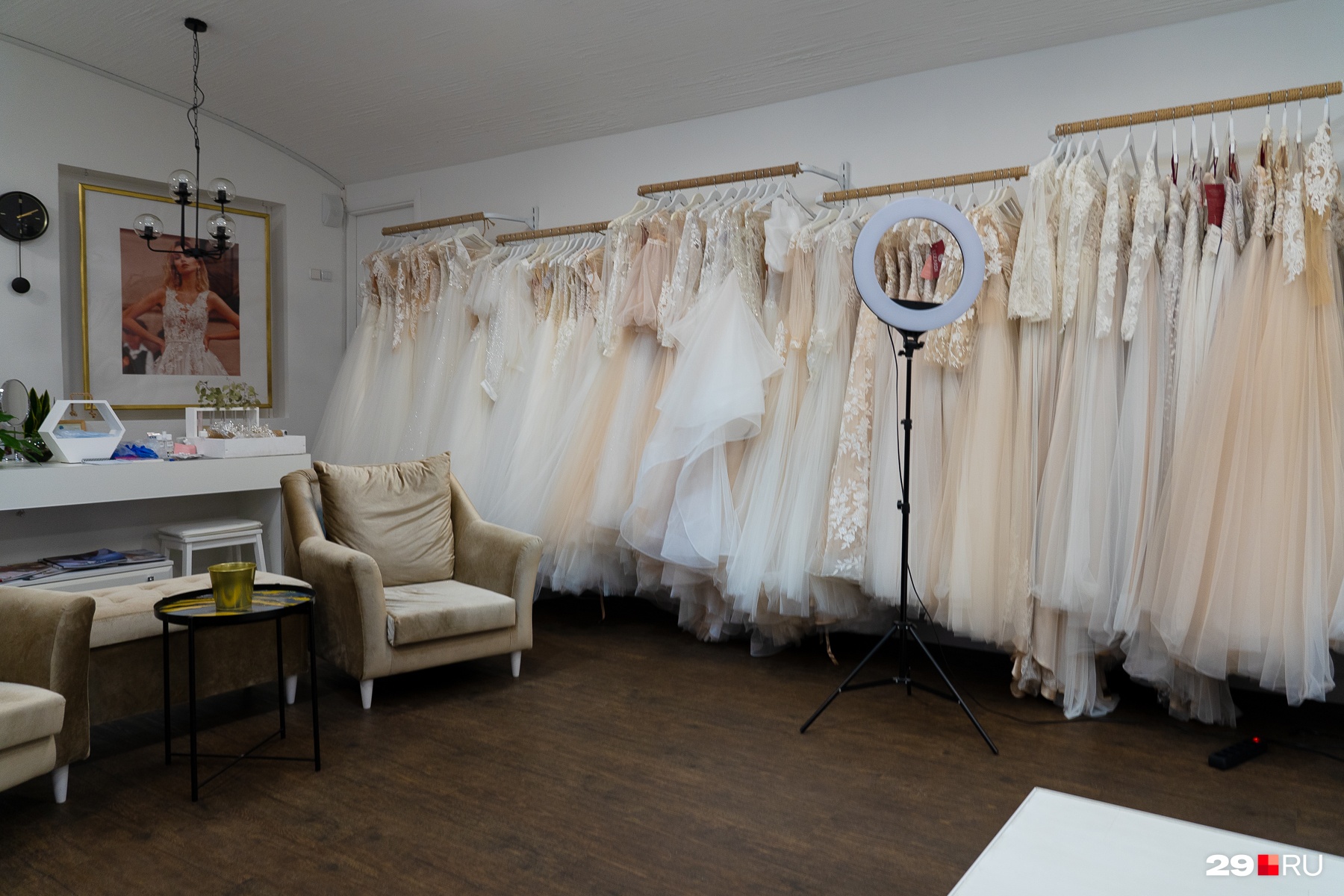 Свадебные платья еще не нашли своих невест — в пандемию заказов стало гораздо меньше