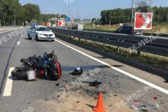 В ДТП под Ярославлем пострадала девушка на мотоцикле В ДТП под Ярославлем пострадала девушка на мотоцикле