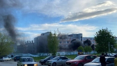Поджог? В Тольятти произошел пожар рядом со стройкой новой школы