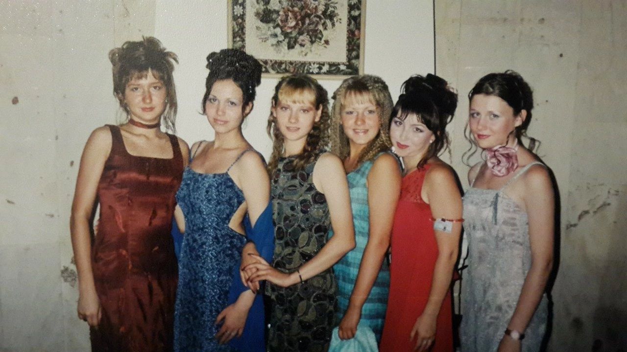 Звёзды дискотеки: в каких платьях отмечали выпускной 20 лет назад — ностальгические фото горожан