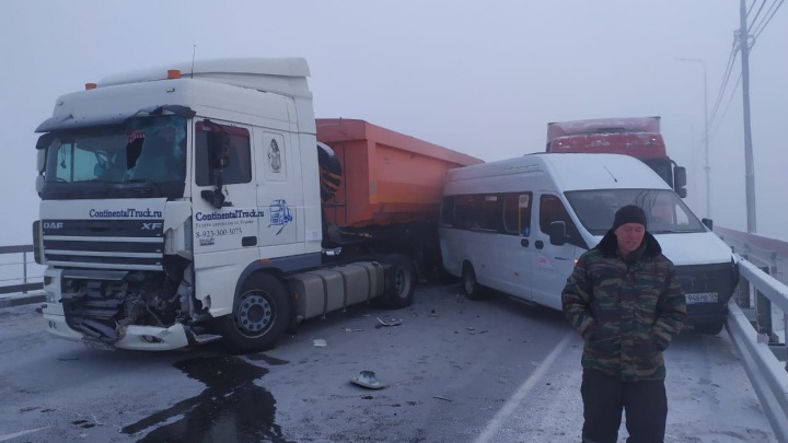 Массовая авария полностью перекрыла «Путинский мост»