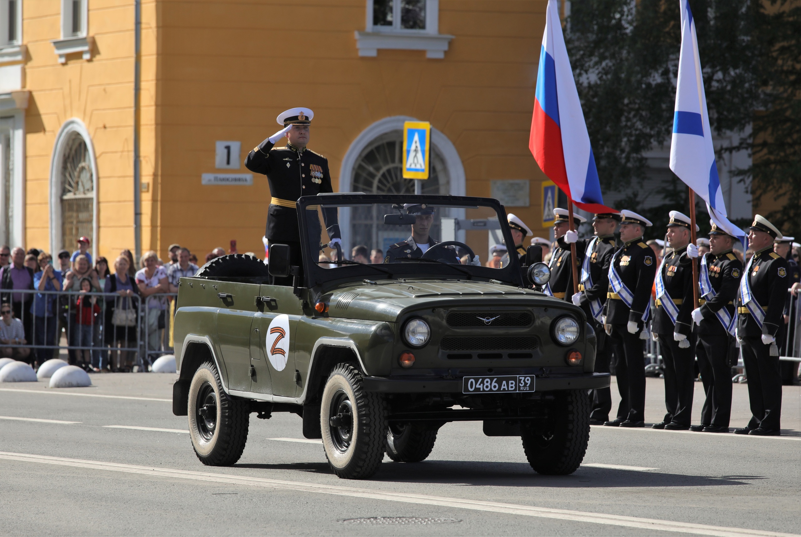 Северодвинцам продемонстрировали военную технику Северодвинцам продемонстрировали военную технику