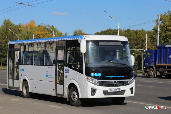 Автобус едет от остановки «Уфимский ДОК» до «<nobr class="_">ТЭЦ-1</nobr>»’ title=’Автобус едет от остановки «Уфимский ДОК» до «<nobr class="_">ТЭЦ-1</nobr>»’ data-vox=”https://static.ngs.ru/news/2015/99/preview/4e0a95c95df0ccf8c05ec0726d903dcc1122fe093_640_480.jpg” itemprop=”url”></source></source></picture></div><figcaption class="No+sF">
<p class="BDPZt _1Gdrr vFRhq"><span itemprop="caption">Автобус едет от остановки «Уфимский ДОК» до «<nobr class="_">ТЭЦ-1</nobr>»</span></p>
<div class="_09wK1">
<p itemprop="author" itemscope="itemscope" itemtype="http://schema.org/Person" class="_2O7On _1Gdrr Cgbgl">Фото: <span itemprop="name">Тимур Шарипкулов</span></p>
<div class="NHXuY">
<div class="hb5At lN3D2 _33rXE">
<p class="NeIdg"><svg fill="#77808c" width="20" height="15" viewbox="0 0 20 14" stroke-width="1" xmlns="http://www.w3.org/2000/svg"><path d="M11.6667 11.375L20 5.616L11.6667 0V2.47162C11.6667 2.47162 1.985 4.57031 0 13C4.22667 8.58731 11.6667 8.76038 11.6667 8.76038V11.375Z" transform="translate(0 0.794128)"></path></svg>Поделиться</p>
<div class="Wbp18 TFGz0 _0m48j">
<ul class="jp0zF" style="width:212px;">
<li style="margin-right:8px;"><button data-test="btn-share-vk" class="rKAyr _2RrhH" style="width:36px;height:36px;"><svg width="16" height="17" viewbox="0 0 24 24" fill="currentColor"><g clip-path="url(#jtn-icon23__clip0_4735_45521)"><path fill-rule="evenodd" clip-rule="evenodd" d="M23.45 5.948C23.616 5.402 23.45 5 22.655 5H20.03C19.362 5 19.054 5.347 18.887 5.73C18.887 5.73 17.552 8.926 15.661 11.002C15.049 11.604 14.771 11.795 14.437 11.795C14.27 11.795 14.019 11.604 14.019 11.057V5.948C14.019 5.292 13.835 5 13.279 5H9.151C8.734 5 8.483 5.304 8.483 5.593C8.483 6.214 9.429 6.358 9.526 8.106V11.904C9.526 12.737 9.373 12.888 9.039 12.888C8.149 12.888 5.984 9.677 4.699 6.003C4.45 5.288 4.198 5 3.527 5H0.9C0.15 5 0 5.347 0 5.73C0 6.412 0.89 9.8 4.145 14.281C6.315 17.341 9.37 19 12.153 19C13.822 19 14.028 18.632 14.028 17.997V15.684C14.028 14.947 14.186 14.8 14.715 14.8C15.105 14.8 15.772 14.992 17.33 16.467C19.11 18.216 19.403 19 20.405 19H23.03C23.78 19 24.156 18.632 23.94 17.904C23.702 17.18 22.852 16.129 21.725 14.882C21.113 14.172 20.195 13.407 19.916 13.024C19.527 12.533 19.638 12.314 19.916 11.877C19.916 11.877 23.116 7.451 23.449 5.948H23.45Z"></path></g><defs><clippath id="jtn-icon23__clip0_4735_45521"><rect width="24" height="24" fill="white"></rect></clippath></defs></svg></button></li>
<li style="margin-right:8px;"><button data-test="btn-share-twitter" class="rKAyr _2RrhH" style="width:36px;height:36px;"><svg width="16" height="17" viewbox="0 0 24 24" fill="currentColor"><path d="M23.643 4.93708C22.808 5.30708 21.911 5.55708 20.968 5.67008C21.941 5.08787 22.669 4.17154 23.016 3.09208C22.1019 3.63507 21.1014 4.01727 20.058 4.22208C19.3564 3.47294 18.4271 2.9764 17.4143 2.80955C16.4016 2.6427 15.3621 2.81487 14.4572 3.29933C13.5524 3.78379 12.8328 4.55344 12.4102 5.48878C11.9875 6.42412 11.8855 7.47283 12.12 8.47208C10.2677 8.37907 8.45564 7.89763 6.80144 7.05898C5.14723 6.22034 3.68785 5.04324 2.51801 3.60408C2.11801 4.29408 1.88801 5.09408 1.88801 5.94608C1.88757 6.71307 2.07644 7.46832 2.43789 8.14481C2.79934 8.8213 3.32217 9.39812 3.96001 9.82408C3.22029 9.80054 2.49688 9.60066 1.85001 9.24108V9.30108C1.84994 10.3768 2.22204 11.4195 2.90319 12.2521C3.58434 13.0847 4.53258 13.656 5.58701 13.8691C4.9008 14.0548 4.18135 14.0821 3.48301 13.9491C3.78051 14.8747 4.36001 15.6841 5.14038 16.264C5.92075 16.8439 6.86293 17.1653 7.83501 17.1831C6.18484 18.4785 4.1469 19.1812 2.04901 19.1781C1.67739 19.1782 1.30609 19.1565 0.937012 19.1131C3.06649 20.4823 5.54535 21.2089 8.07701 21.2061C16.647 21.2061 21.332 14.1081 21.332 7.95208C21.332 7.75208 21.327 7.55008 21.318 7.35008C22.2293 6.69105 23.0159 5.87497 23.641 4.94008L23.643 4.93708Z"></path></svg></button></li>
<li style="margin-right:8px;"><button data-test="btn-share-ok" class="rKAyr _2RrhH" style="width:36px;height:36px;"><svg width="16" height="17" viewbox="0 0 24 24" fill="currentColor"><path d="M11.9861 12.341C9.16115 12.341 6.81315 9.995 6.81315 7.219C6.81315 4.347 9.16115 2 11.9871 2C14.9091 2 17.1601 4.346 17.1601 7.219C17.1551 8.58205 16.6091 9.88733 15.6421 10.848C14.6751 11.8086 13.3662 12.346 12.0031 12.342L11.9861 12.341ZM11.9861 5.017C10.7901 5.017 9.88015 6.022 9.88015 7.22C9.88015 8.416 10.7901 9.326 11.9871 9.326C13.2321 9.326 14.0941 8.416 14.0941 7.22C14.0951 6.021 13.2321 5.017 11.9861 5.017ZM14.0461 16.603L16.9691 19.428C17.5441 20.049 17.5441 20.959 16.9691 21.534C16.3471 22.155 15.3881 22.155 14.9091 21.534L11.9871 18.661L9.16115 21.534C8.87415 21.821 8.49015 21.964 8.05815 21.964C7.72315 21.964 7.34015 21.82 7.00415 21.534C6.42915 20.959 6.42915 20.049 7.00415 19.427L9.97415 16.602C8.90158 16.2844 7.87268 15.8346 6.91115 15.263C6.19215 14.88 6.04915 13.923 6.43215 13.204C6.91115 12.486 7.77315 12.295 8.54015 12.774C9.57874 13.4078 10.7719 13.7431 11.9886 13.7431C13.2054 13.7431 14.3986 13.4078 15.4371 12.774C16.2041 12.295 17.1131 12.486 17.5441 13.204C17.9761 13.923 17.7831 14.879 17.1121 15.263C16.2031 15.838 15.1491 16.269 14.0471 16.604L14.0461 16.603Z"></path></svg></button></li>
<li style="margin-right:8px;"><button data-test="btn-share-telegram" class="rKAyr _2RrhH" style="width:36px;height:36px;"><svg width="16" height="17" viewbox="0 0 24 24" fill="currentColor"><path d="M20.6649 3.71706L2.93485 10.5541C1.72485 11.0401 1.73185 11.7151 2.71285 12.0161L7.26485 13.4361L17.7969 6.79106C18.2949 6.48806 18.7499 6.65106 18.3759 6.98306L9.84285 14.6841H9.84085L9.84285 14.6851L9.52885 19.3771C9.98885 19.3771 10.1919 19.1661 10.4499 18.9171L12.6609 16.7671L17.2599 20.1641C18.1079 20.6311 18.7169 20.3911 18.9279 19.3791L21.9469 5.15106C22.2559 3.91206 21.4739 3.35106 20.6649 3.71706V3.71706Z"></path></svg></button></li>
<li style="margin-right:0px;"><button data-test="btn-share-wa" class="rKAyr _2RrhH" style="width:36px;height:36px;"><svg width="16" height="17" viewbox="0 0 24 24" fill="currentColor"><g clip-path="url(#jtn-icon25__clip0_4735_45531)"><path fill-rule="evenodd" clip-rule="evenodd" d="M17.415 14.382C17.117 14.233 15.656 13.515 15.384 13.415C15.112 13.316 14.914 13.267 14.715 13.565C14.517 13.861 13.948 14.531 13.775 14.729C13.601 14.928 13.428 14.952 13.131 14.804C12.834 14.654 11.876 14.341 10.741 13.329C9.858 12.541 9.261 11.568 9.088 11.27C8.915 10.973 9.069 10.812 9.218 10.664C9.352 10.531 9.515 10.317 9.664 10.144C9.813 9.97004 9.862 9.84604 9.961 9.64704C10.061 9.44904 10.011 9.27604 9.936 9.12704C9.862 8.97804 9.268 7.51504 9.02 6.92004C8.779 6.34104 8.534 6.42004 8.352 6.41004C8.178 6.40204 7.98 6.40004 7.782 6.40004C7.584 6.40004 7.262 6.47404 6.99 6.77204C6.717 7.06904 5.95 7.78804 5.95 9.25104C5.95 10.713 7.014 12.126 7.163 12.325C7.312 12.523 9.258 15.525 12.239 16.812C12.949 17.118 13.502 17.301 13.933 17.437C14.645 17.664 15.293 17.632 15.805 17.555C16.375 17.47 17.563 16.836 17.811 16.142C18.058 15.448 18.058 14.853 17.984 14.729C17.91 14.605 17.712 14.531 17.414 14.382H17.415ZM11.993 21.785H11.989C10.2184 21.7854 8.48037 21.3094 6.957 20.407L6.597 20.193L2.855 21.175L3.854 17.527L3.619 17.153C2.62914 15.5774 2.10529 13.7538 2.108 11.893C2.11 6.44304 6.544 2.00904 11.997 2.00904C14.637 2.00904 17.119 3.03904 18.985 4.90704C19.9054 5.82362 20.6349 6.91361 21.1313 8.11394C21.6277 9.31427 21.8811 10.6011 21.877 11.9C21.875 17.35 17.441 21.785 11.993 21.785ZM20.405 3.48804C19.3032 2.37896 17.9922 1.49958 16.5481 0.900841C15.1039 0.302105 13.5553 -0.00407625 11.992 4.09776e-05C5.438 4.09776e-05 0.102 5.33504 0.1 11.892C0.099 13.988 0.646 16.034 1.687 17.837L0 24L6.304 22.346C8.04787 23.2962 10.0021 23.794 11.988 23.794H11.993C18.547 23.794 23.883 18.459 23.885 11.901C23.8898 10.3383 23.5848 8.79014 22.9874 7.34608C22.3901 5.90201 21.5124 4.59071 20.405 3.48804Z"></path></g><defs><clippath id="jtn-icon25__clip0_4735_45531"><rect width="24" height="24" fill="white"></rect></clippath></defs></svg></button></li>
</ul>
</div>
</div>
</div>
</div>
</figcaption></figure>
<div class="qQq9J">
<div>
<p>В Уфе подорожает проезд на маршрутке <nobr class="_">№ 208</nobr>. Об этом сообщили в управлении транспорта и связи города. Сегодня, <nobr class="_">21 сентября</nobr>, рассказываем, на сколько увеличится стоимость. </p>
<p>Автобус возит пассажиров от остановки «Уфимский ДОК» до «<nobr class="_">ТЭЦ-1</nobr>». Как сообщили в управлении, проезд подорожает уже <nobr class="_">10 октября</nobr>. Цена за наличку и по банковской карте будет составлять 30 рублей (ранее было 25 рублей). Проезд по карте «Алга» будет чуть дешевле — 25 рублей. </p>
</div>
</div>
<div data-cms-place="10171" class="_1dHWz _0qwh3 dHH76">
<div class="N2CiT">
<div id="adv_mob_inread-mobile-new"></div>
</div>
</div>
<div class="qQq9J">
<div>
<p>— В связи с повышением стоимости цен на запасные части, горюче-смазочные материалы, лизинговых платежей, услуги автосервисов и технических центров, ИП Миназов <nobr class="_">К. З.</nobr> информирует об изменении стоимости проезда, — сообщили в управлении транспорта. </p>
</div>
</div>
<div data-cms-place="10161" class="_1dHWz _2ZqWI _7NhR6">
<div class="N2CiT">
<div id="adv_inread-flyroll-desktop"></div>
</div>
</div>
<div class="qQq9J">
<div>
<p>Ранее мы сообщали, что в Уфе <a href="https://ufa1.ru/text/transport/2022/09/16/71659148/" class="_ io-leave-page">выросла стоимость проезда на трамваях и троллейбусах</a>.</p>
</div>
</div>
</div>
			</div>

						<div class="cs-entry__after-share-buttons">
						<div class="pk-share-buttons-wrap pk-share-buttons-layout-default pk-share-buttons-scheme-bold-bg pk-share-buttons-has-counts pk-share-buttons-has-total-counts pk-share-buttons-after-post pk-share-buttons-mode-php pk-share-buttons-mode-rest" data-post-id="7307" data-share-url="https://ufa2.ru/2022/09/%d0%bd%d0%b0-%d0%bf%d0%be%d0%bf%d1%83%d0%bb%d1%8f%d1%80%d0%bd%d0%be%d0%bc-%d0%bc%d0%b0%d1%80%d1%88%d1%80%d1%83%d1%82%d0%b5-%d0%b2-%d1%83%d1%84%d0%b5-%d0%bf%d0%be%d0%b4%d0%be%d1%80%d0%be%d0%b6%d0%b0/" >

							<div class="pk-share-buttons-total pk-share-buttons-total-no-count">
												<div class="pk-share-buttons-title pk-font-primary">Total</div>
							<div class="pk-share-buttons-count pk-font-heading">0</div>
							<div class="pk-share-buttons-label pk-font-secondary">Shares</div>
										</div>
				
			<div class="pk-share-buttons-items">

										<div class="pk-share-buttons-item pk-share-buttons-whatsapp pk-share-buttons-no-count" data-id="whatsapp">

							<a href="whatsapp://send?text=https://ufa2.ru/2022/09/%d0%bd%d0%b0-%d0%bf%d0%be%d0%bf%d1%83%d0%bb%d1%8f%d1%80%d0%bd%d0%be%d0%bc-%d0%bc%d0%b0%d1%80%d1%88%d1%80%d1%83%d1%82%d0%b5-%d0%b2-%d1%83%d1%84%d0%b5-%d0%bf%d0%be%d0%b4%d0%be%d1%80%d0%be%d0%b6%d0%b0/" class="pk-share-buttons-link" target="_blank">

																	<i class="pk-share-buttons-icon pk-icon pk-icon-whatsapp"></i>
								
								
																	<span class="pk-share-buttons-label pk-font-primary">Share</span>
								
																	<span class="pk-share-buttons-count pk-font-secondary">0</span>
															</a>

							
							
													</div>
											<div class="pk-share-buttons-item pk-share-buttons-vkontakte pk-share-buttons-no-count" data-id="vkontakte">

							<a href="https://vk.com/share.php?url=https://ufa2.ru/2022/09/%d0%bd%d0%b0-%d0%bf%d0%be%d0%bf%d1%83%d0%bb%d1%8f%d1%80%d0%bd%d0%be%d0%bc-%d0%bc%d0%b0%d1%80%d1%88%d1%80%d1%83%d1%82%d0%b5-%d0%b2-%d1%83%d1%84%d0%b5-%d0%bf%d0%be%d0%b4%d0%be%d1%80%d0%be%d0%b6%d0%b0/" class="pk-share-buttons-link" target="_blank">

																	<i class="pk-share-buttons-icon pk-icon pk-icon-vkontakte"></i>
								
								
																	<span class="pk-share-buttons-label pk-font-primary">Like</span>
								
																	<span class="pk-share-buttons-count pk-font-secondary">0</span>
															</a>

							
							
													</div>
								</div>
		</div>
				</div>
			


<div class="cs-entry__comments cs-entry__comments-collapse" id="comments-hidden">

	
	
		<div id="respond" class="comment-respond">
		<h5 class="cs-section-heading cnvs-block-section-heading is-style-cnvs-block-section-heading-default halignleft  "><span class="cnvs-section-title"><span>Добавить комментарий <small><a rel="nofollow" id="cancel-comment-reply-link" href="/2022/09/%d0%bd%d0%b0-%d0%bf%d0%be%d0%bf%d1%83%d0%bb%d1%8f%d1%80%d0%bd%d0%be%d0%bc-%d0%bc%d0%b0%d1%80%d1%88%d1%80%d1%83%d1%82%d0%b5-%d0%b2-%d1%83%d1%84%d0%b5-%d0%bf%d0%be%d0%b4%d0%be%d1%80%d0%be%d0%b6%d0%b0/#respond" style="display:none;">Отменить ответ</a></small></span></span></h5><form action="https://ufa2.ru/wp-comments-post.php" method="post" id="commentform" class="comment-form" novalidate><p class="comment-notes"><span id="email-notes">Ваш адрес email не будет опубликован.</span> <span class="required-field-message">Обязательные поля помечены <span class="required">*</span></span></p><p class="comment-form-comment"><label for="comment">Комментарий <span class="required">*</span></label> <textarea id="comment" name="comment" cols="45" rows="8" maxlength="65525" required></textarea></p><p class="comment-form-author"><label for="author">Имя <span class="required">*</span></label> <input id="author" name="author" type="text" value="" size="30" maxlength="245" autocomplete="name" required /></p>
<p class="comment-form-email"><label for="email">Email <span class="required">*</span></label> <input id="email" name="email" type="email" value="" size="30" maxlength="100" aria-describedby="email-notes" autocomplete="email" required /></p>
<p class="comment-form-url"><label for="url">Сайт</label> <input id="url" name="url" type="url" value="" size="30" maxlength="200" autocomplete="url" /></p>
<p class="comment-form-cookies-consent"><input id="wp-comment-cookies-consent" name="wp-comment-cookies-consent" type="checkbox" value="yes" /> <label for="wp-comment-cookies-consent">Сохранить моё имя, email и адрес сайта в этом браузере для последующих моих комментариев.</label></p>
<p class="form-submit"><input name="submit" type="submit" id="submit" class="submit" value="Отправить комментарий" /> <input type=