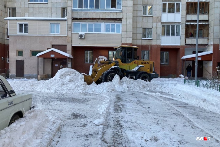 В Сургуте вырос спрос на уборку снега В Сургуте вырос спрос на уборку снега