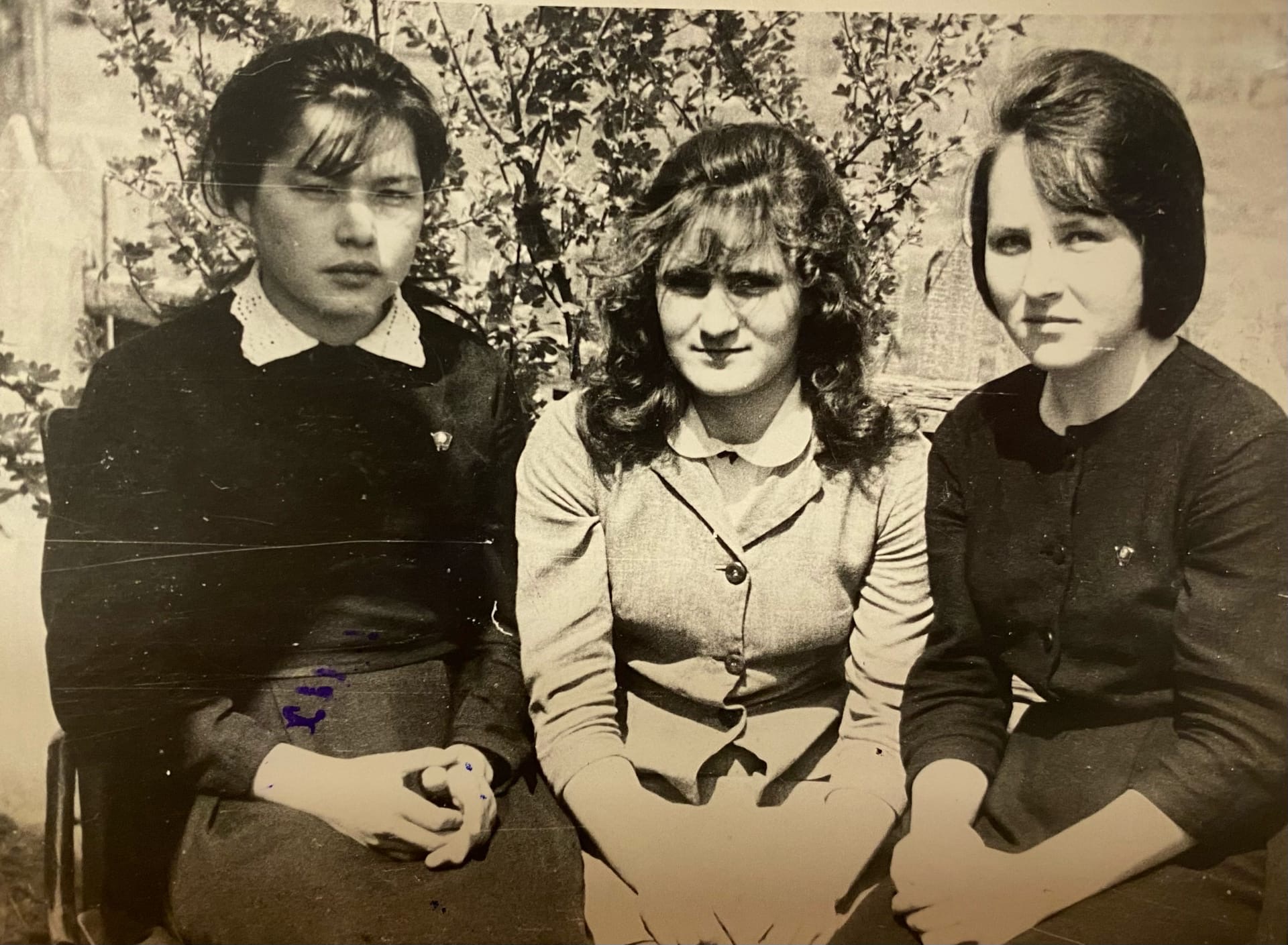Слева — Линура. Ей здесь всего 17 лет Слева — Линура. Ей здесь всего 17 лет