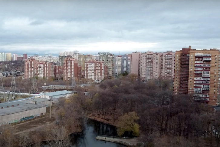 Жители района переживают, что плотная застройка уничтожит озеро Леснуха Жители района переживают, что плотная застройка уничтожит озеро Леснуха