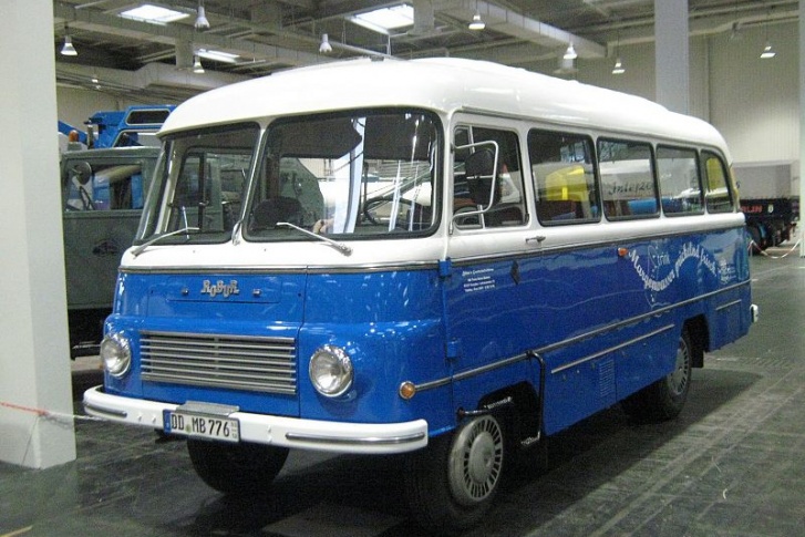 Житель Волгодонска украл раритетный немецкий автобус и сдал на металлолом