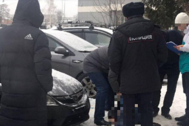 На месте работают полицейские и следователи На месте работают полицейские и следователи