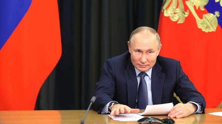 Путин выступил против введения ограничений с QR-кодами перед новогодними праздниками