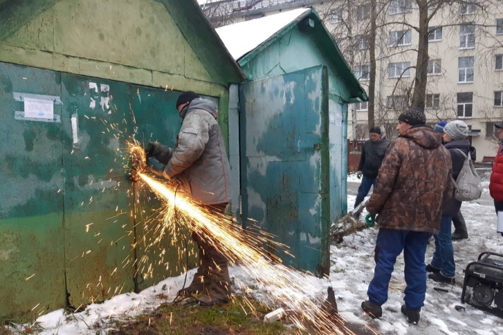 Демонтаж незаконных гаражей в центре Архангельска уже начался Демонтаж незаконных гаражей в центре Архангельска уже начался