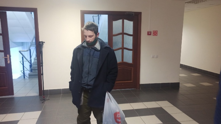 В суд пришел с фингалом: подсудимый по делу кота Кузи заявил, что на него и Громович напали