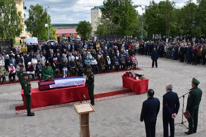 Траурная церемония прошла на родине погибшего — в городе Дюртюли Траурная церемония прошла на родине погибшего — в городе Дюртюли
