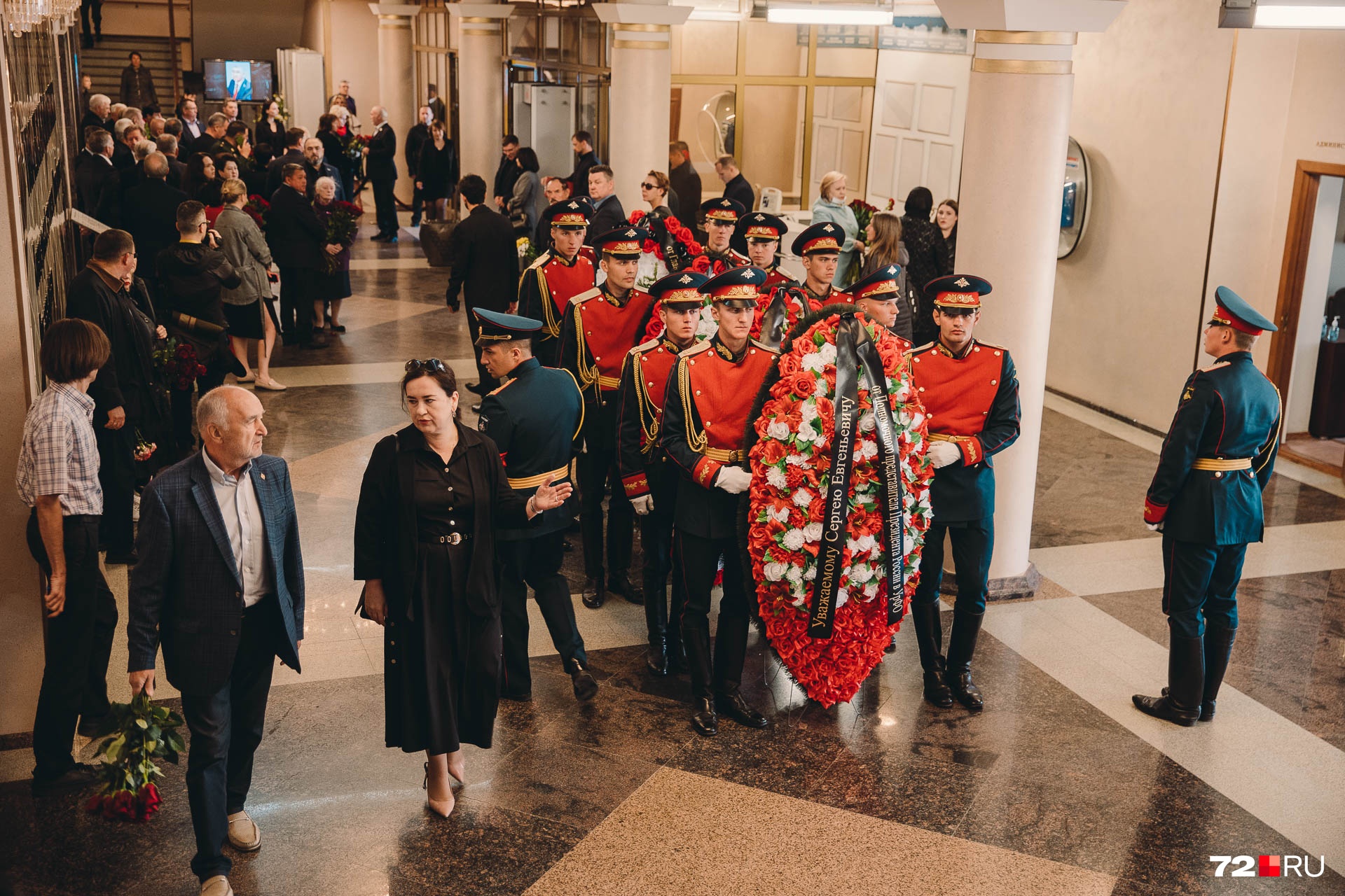 Прощание с политиком прошло с почестями Прощание с политиком прошло с почестями