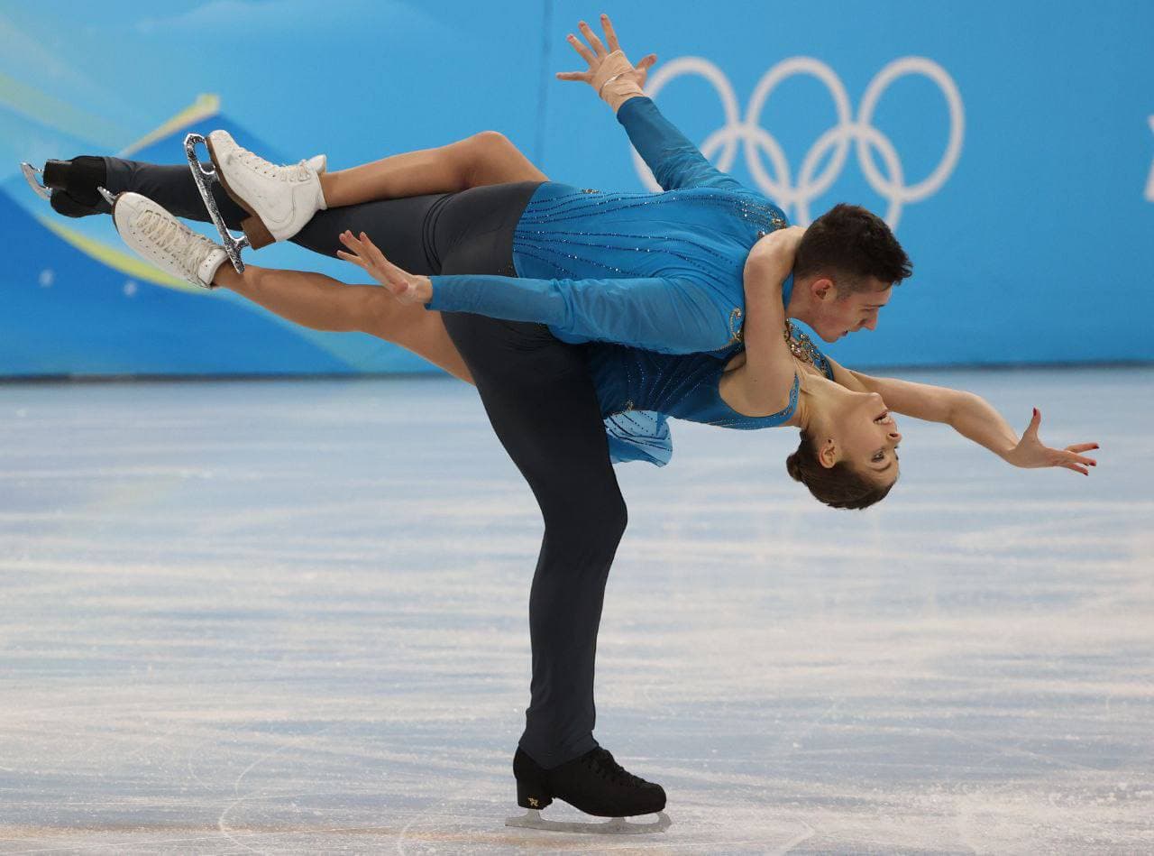 Несмотря на падение на лед: уральский фигурист принес России золото на Олимпиаде в Пекине
