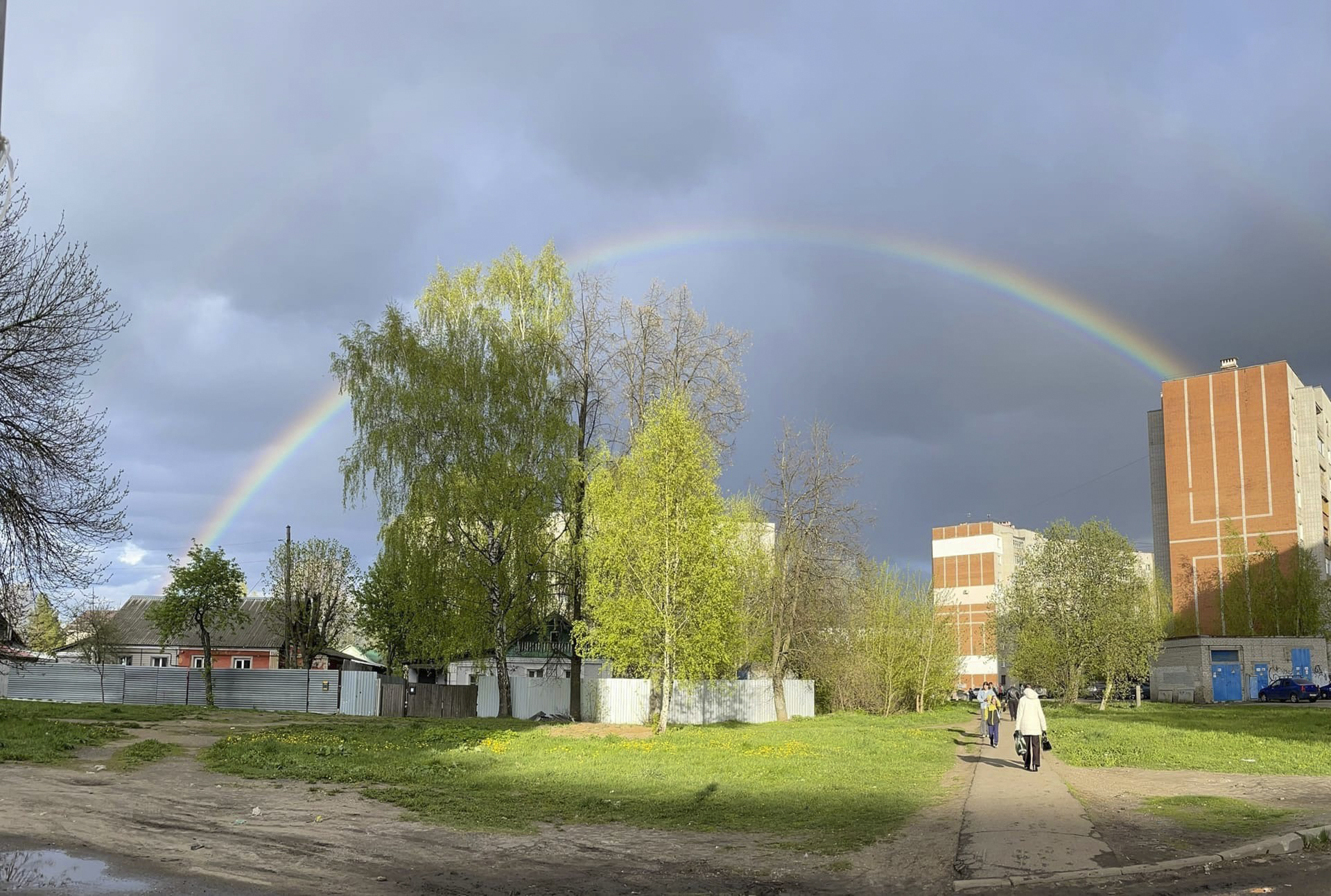 Фото радуги в городе