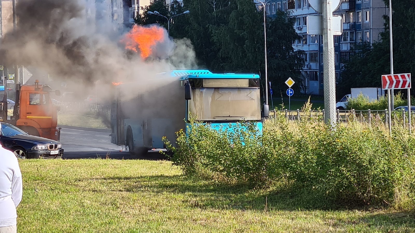 Российский автопром сравнял счет — 2:2. В Петербурге сгорел ещё один отечественный автобус