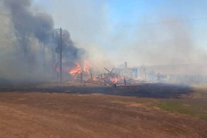 Местные жители пишут, что пожар был неизбежен