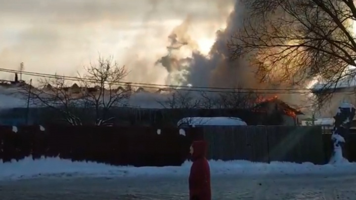 Выгорели полностью: в Ярославле огонь уничтожил три квартиры жилого дома