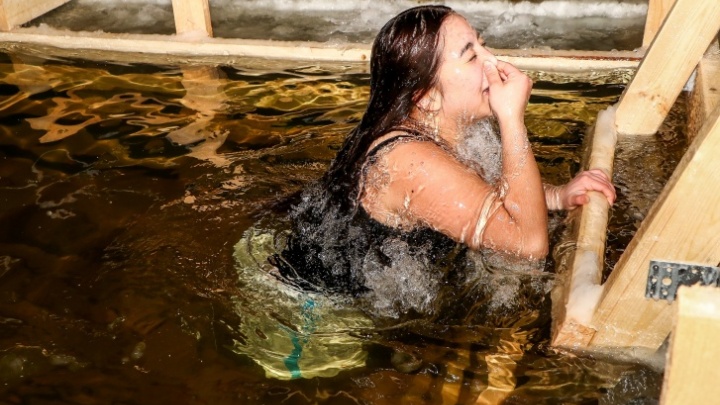 Крещенские купания в Нижнем Новгороде: проруби, святая вода и богослужения