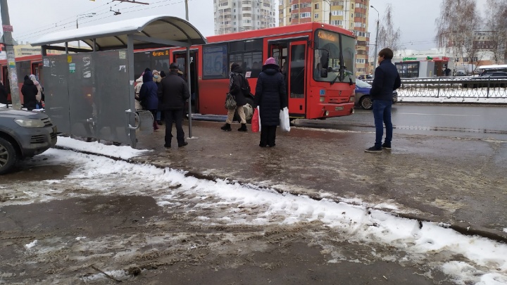 «Черный понедельник»: как Казань живет в первый день введения QR-кодов в транспорте (онлайн из города)