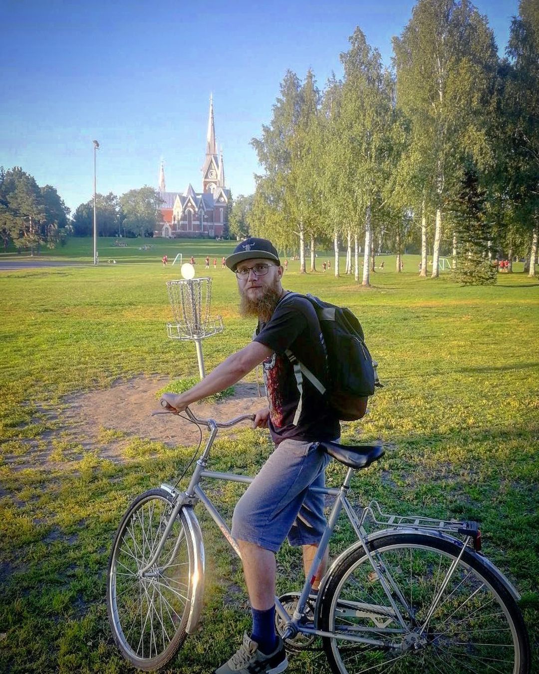 Андрей отмечает, что в городе много мест, где можно погулять, покататься на велосипеде, устроить пикник