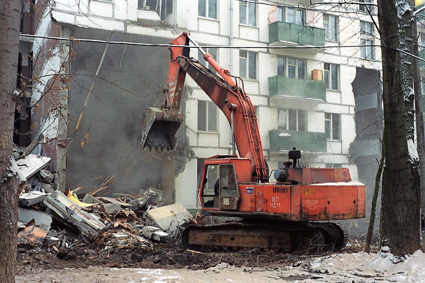 Отрадный снос. Реновация хрущёвок в Санкт-Петербурге. Реновация в Москве снос. Хрущевки сносят. В Москве сносят хрущевки.