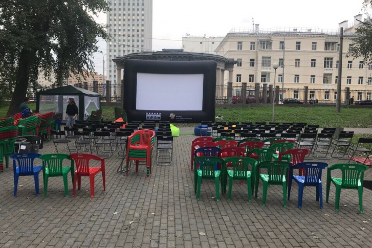 Кинопоказы пройдут в Петровском парке Кинопоказы пройдут в Петровском парке