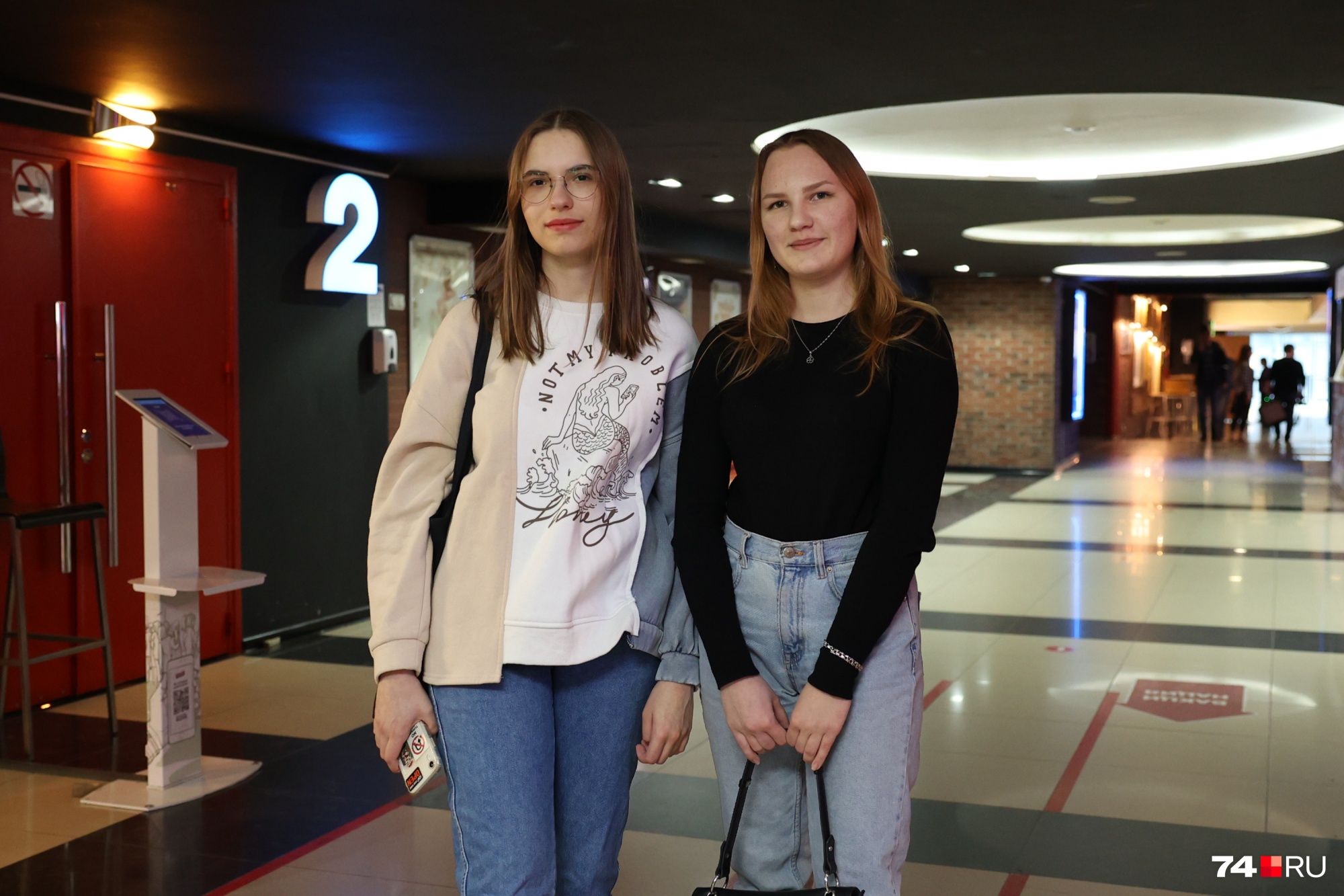 Несмотря на то, что фильмы «Брат» и «Брат-2» вышли 1997 и 2000 годах, на их повторный показ собралась молодая публика Несмотря на то, что фильмы «Брат» и «Брат-2» вышли 1997 и 2000 годах, на их повторный показ собралась молодая публика