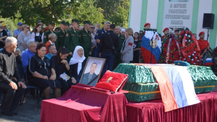 В Башкирии простились с десантником Равилем Гумеровым, погибшим в ходе спецоперации на Украине