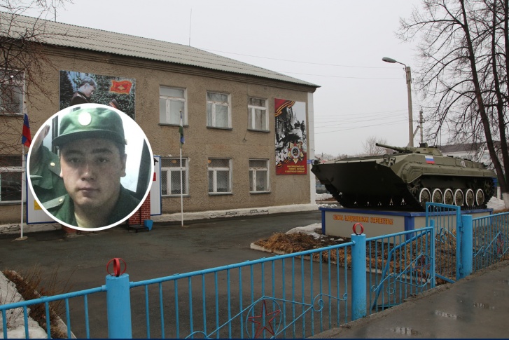 После школы Ниль Муслимов пошел учиться в колледж, а позже отправился на службу После школы Ниль Муслимов пошел учиться в колледж, а позже отправился на службу