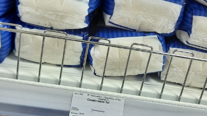 Как в продуктовых магазинах Архангельска скачут цены на сахар