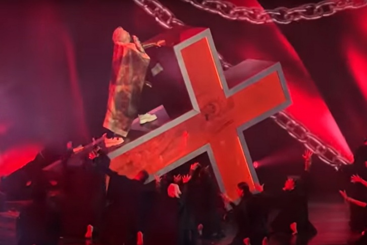 Киркоров пел на кресте