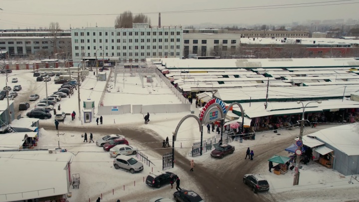 На Кировском рынке начали собирать новый торговый павильон
