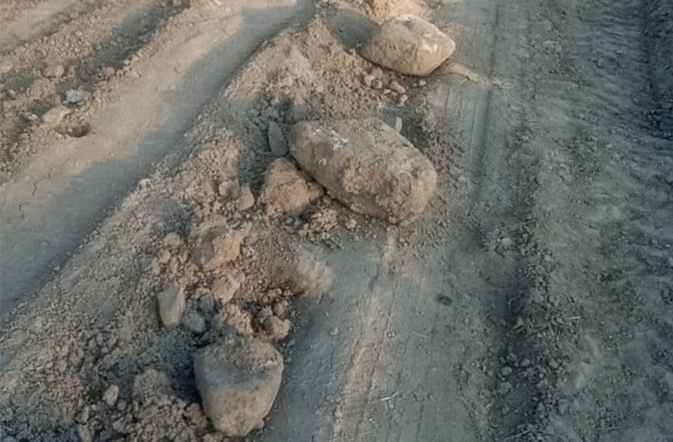 «Булыжники больше головы и глина». Жители забайкальского села пожаловались на ремонт дороги