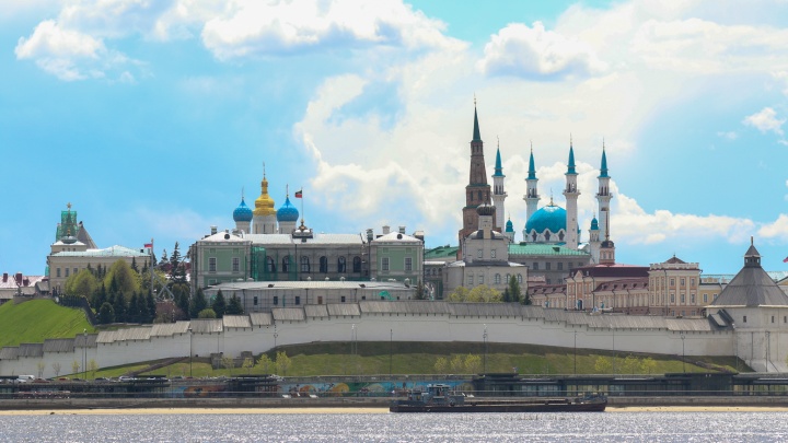 В Казани разбирают часть стены кремля. Рассказываем, что произошло